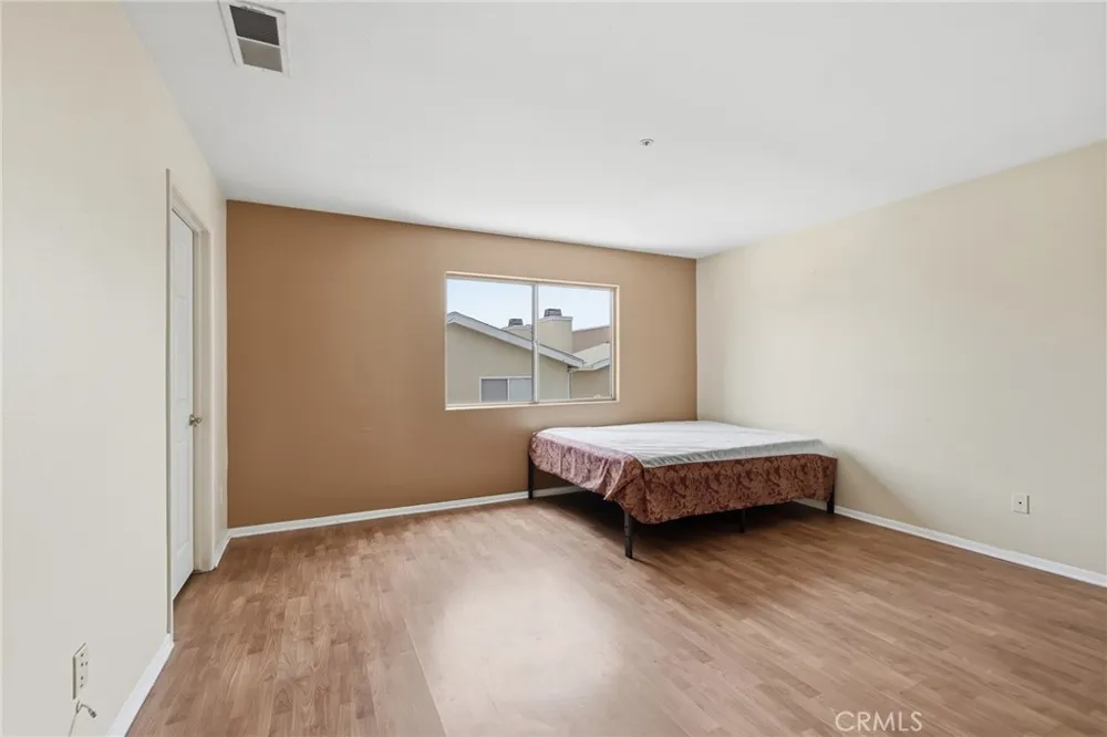 9300 Burnet Avenue #122 North Hills, CA 91343