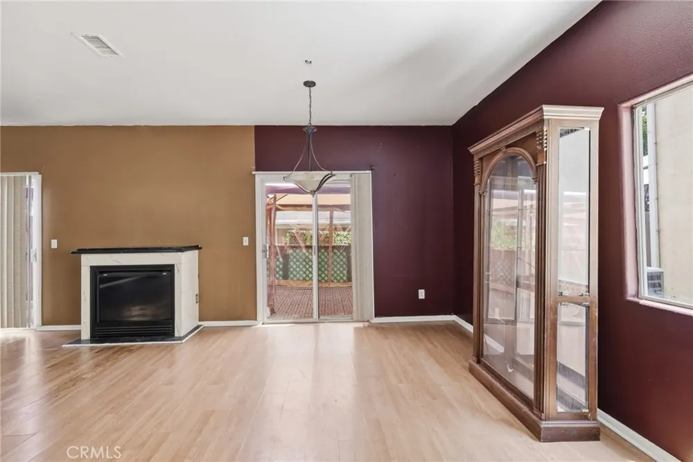9300 Burnet Avenue #122 North Hills, CA 91343