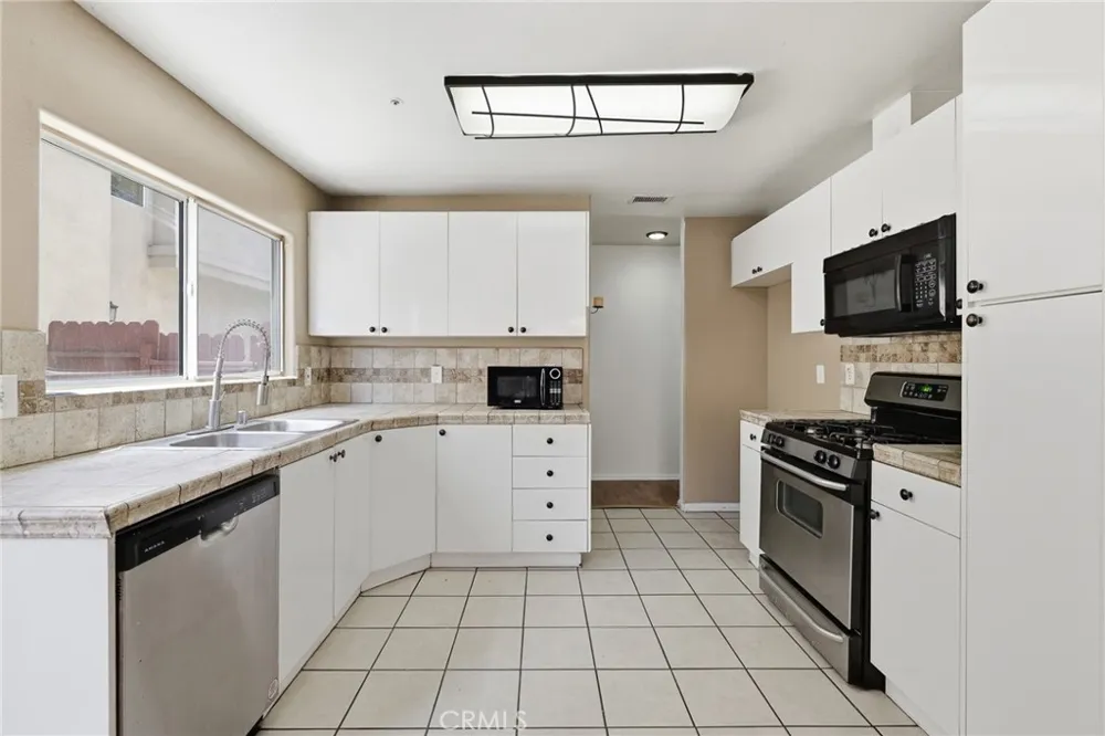 9300 Burnet Avenue #122 North Hills, CA 91343