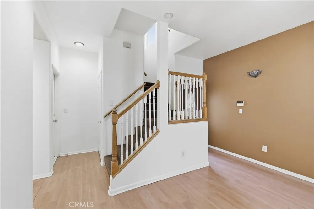 9300 Burnet Avenue #122 North Hills, CA 91343