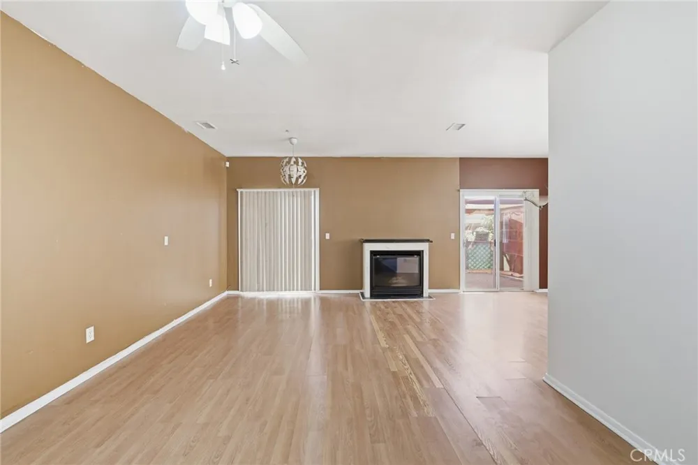 9300 Burnet Avenue #122 North Hills, CA 91343