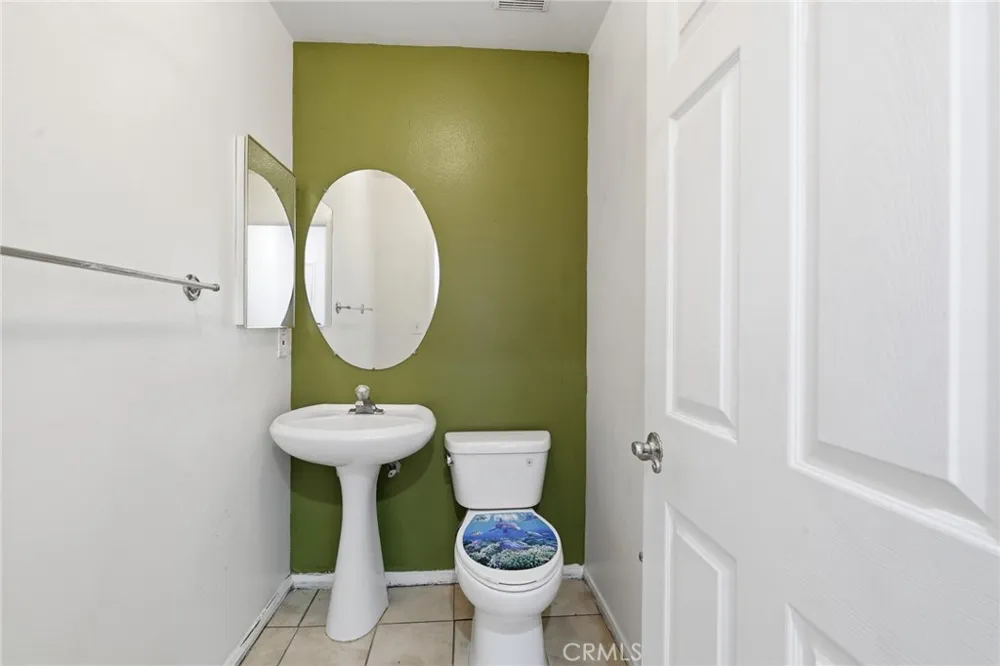 9300 Burnet Avenue #122 North Hills, CA 91343