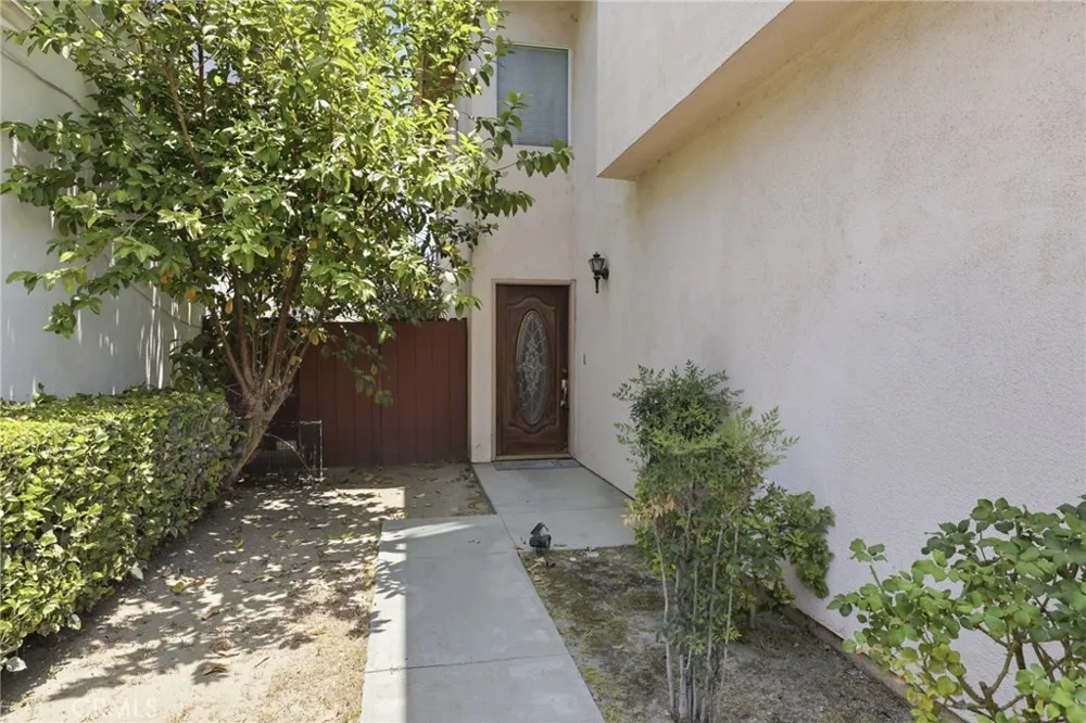 9300 Burnet Avenue #122 North Hills, CA 91343
