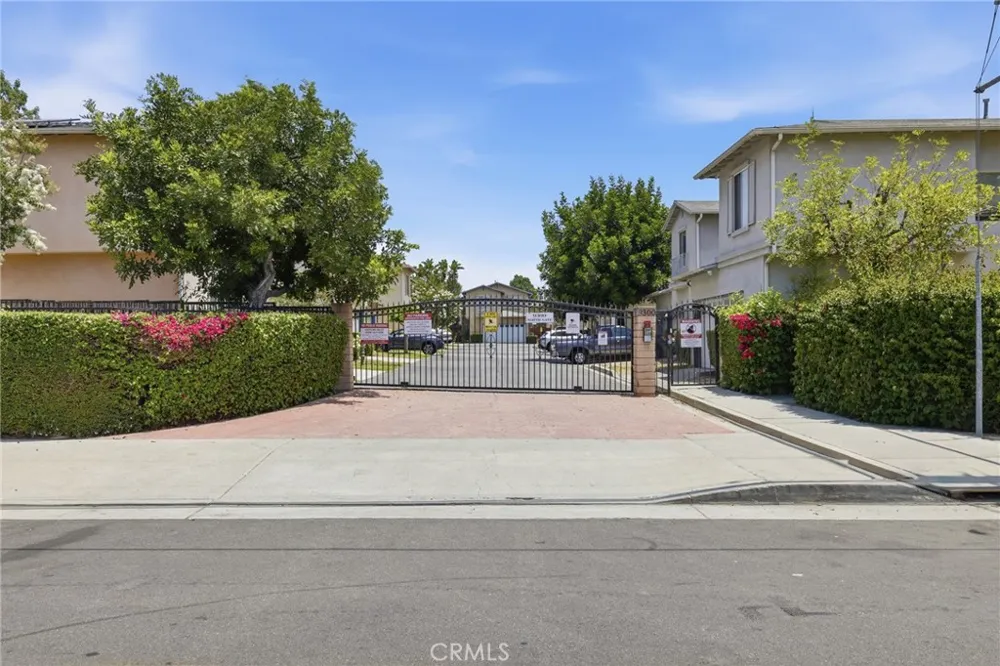 9300 Burnet Avenue #122 North Hills, CA 91343