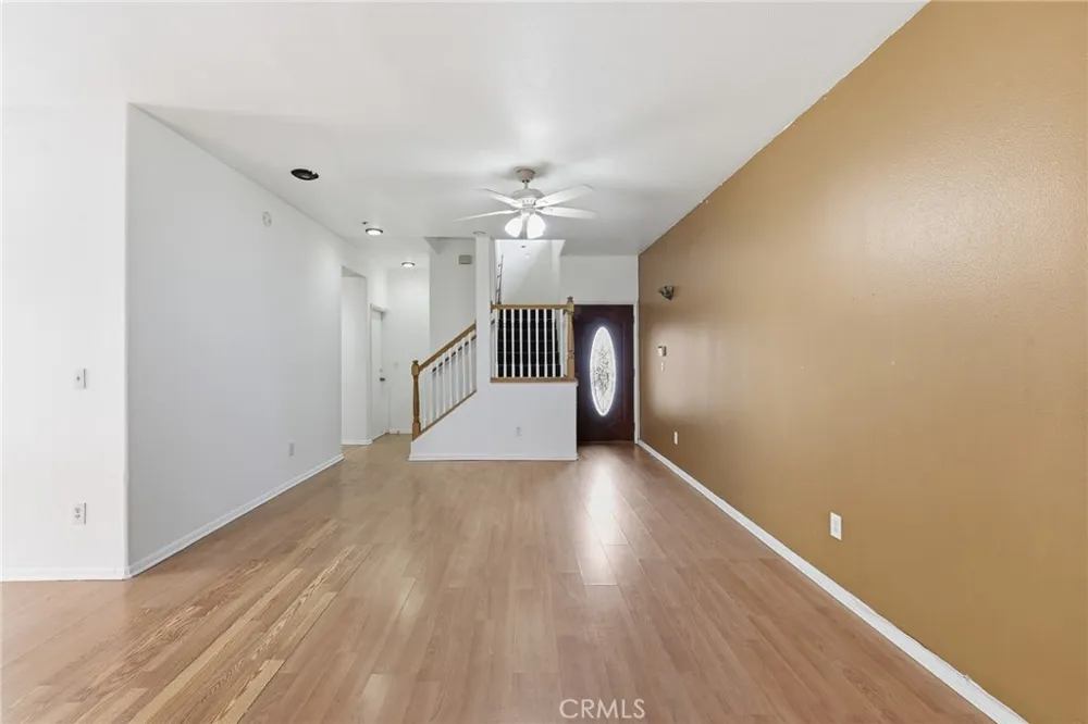 9300 Burnet Avenue #122 North Hills, CA 91343