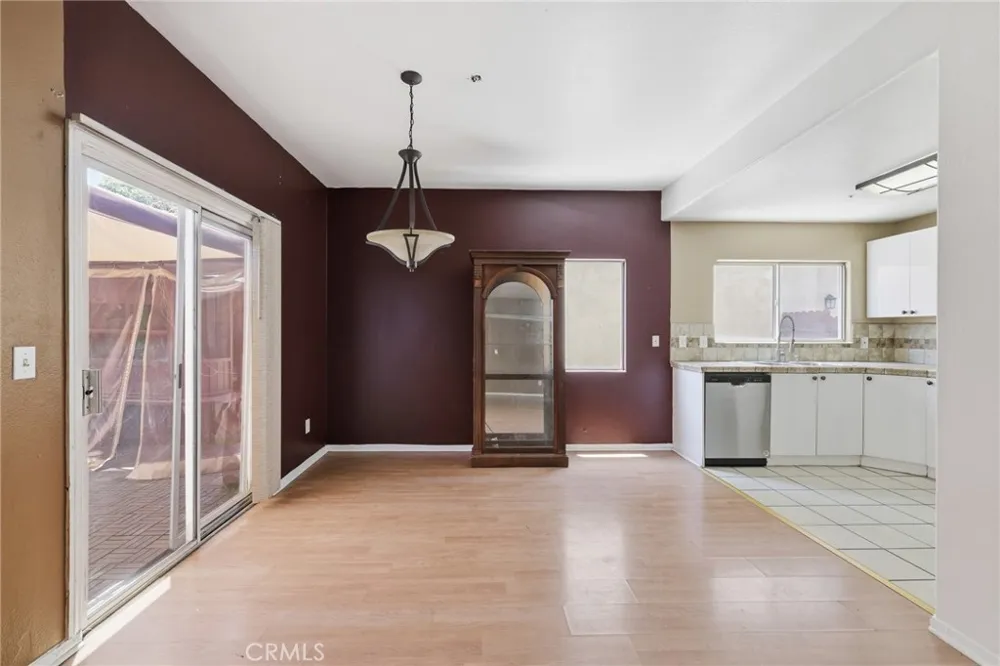 9300 Burnet Avenue #122 North Hills, CA 91343