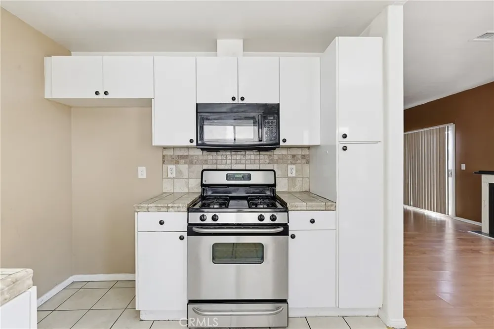 9300 Burnet Avenue #122 North Hills, CA 91343