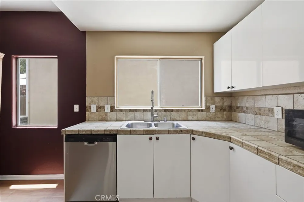 9300 Burnet Avenue #122 North Hills, CA 91343