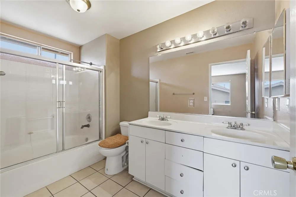 9300 Burnet Avenue #122 North Hills, CA 91343