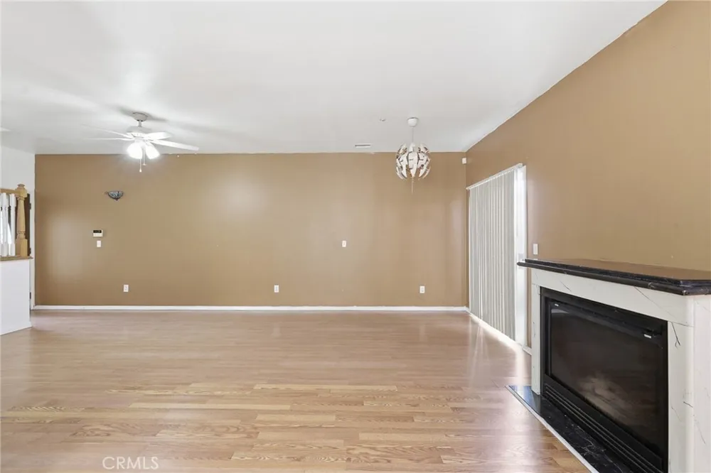 9300 Burnet Avenue #122 North Hills, CA 91343