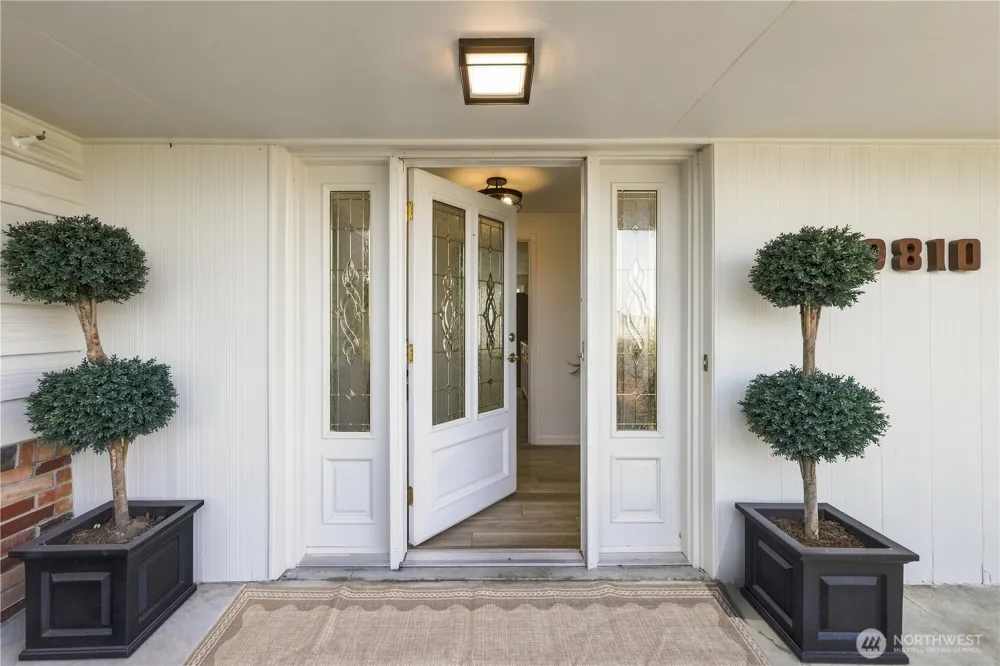 9810 Vineyard Crest Bellevue, WA 98004