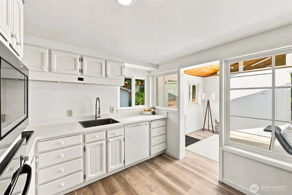 9810 Vineyard Crest Bellevue, WA 98004