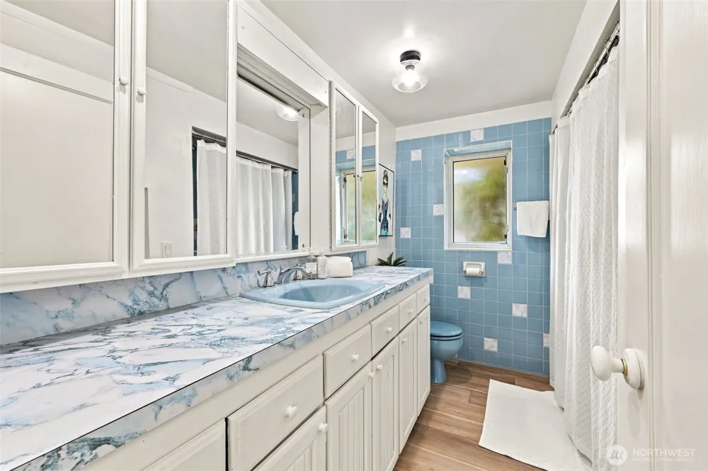 9810 Vineyard Crest Bellevue, WA 98004