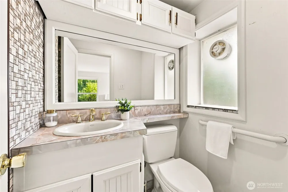 9810 Vineyard Crest Bellevue, WA 98004