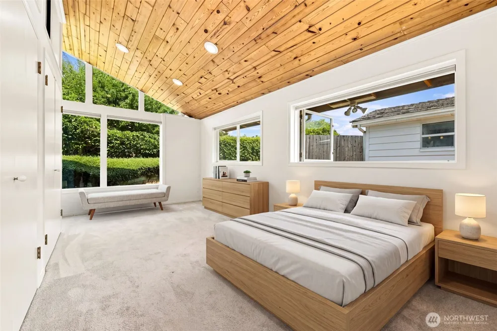 9810 Vineyard Crest Bellevue, WA 98004