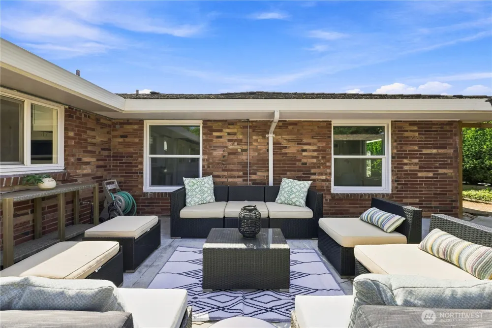 9810 Vineyard Crest Bellevue, WA 98004