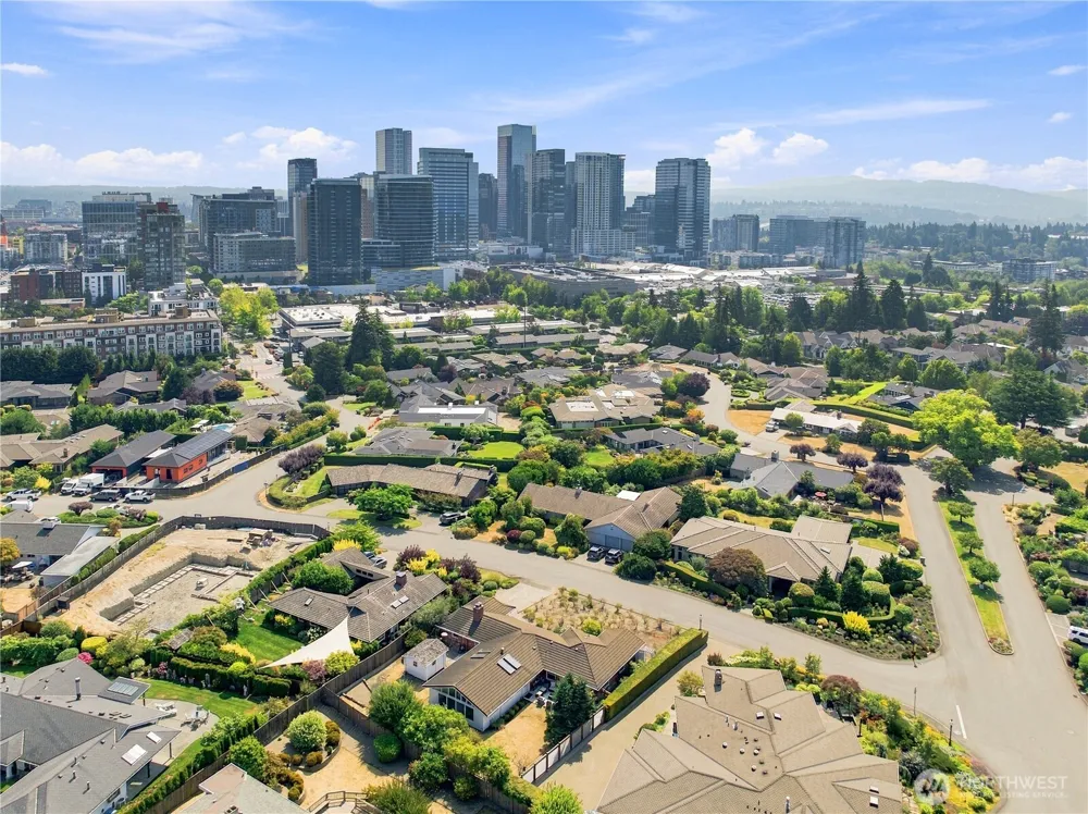 9810 Vineyard Crest Bellevue, WA 98004