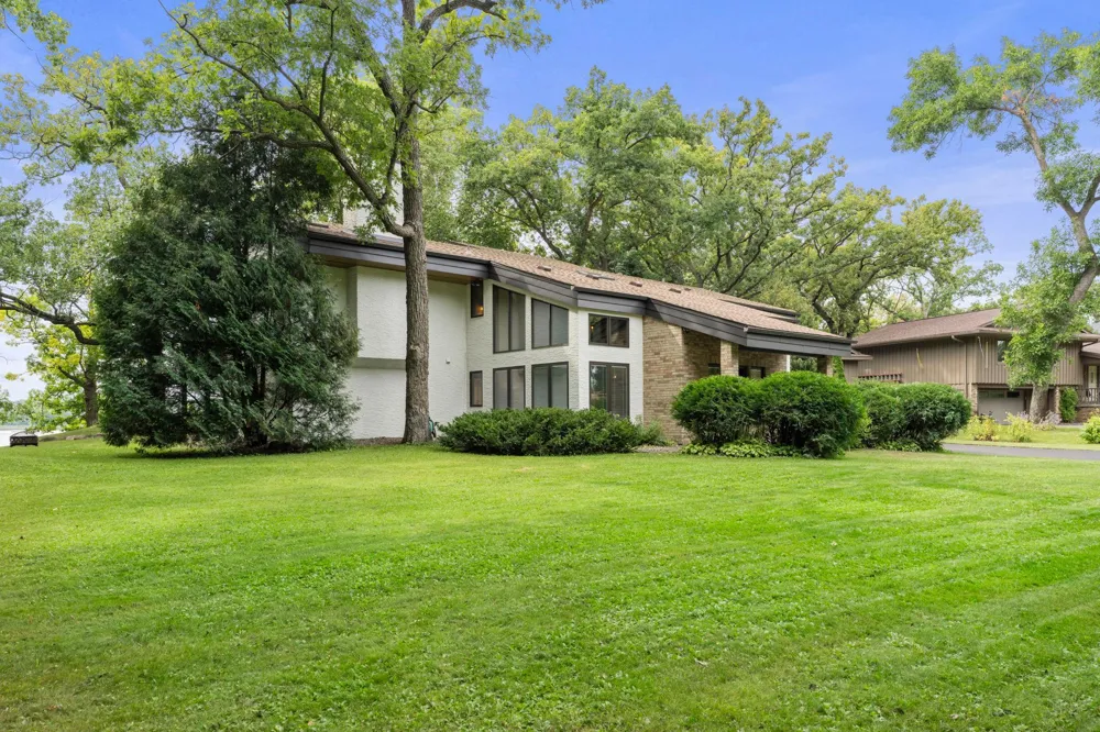 5605 Evergreen Lane Plymouth, MN 55442