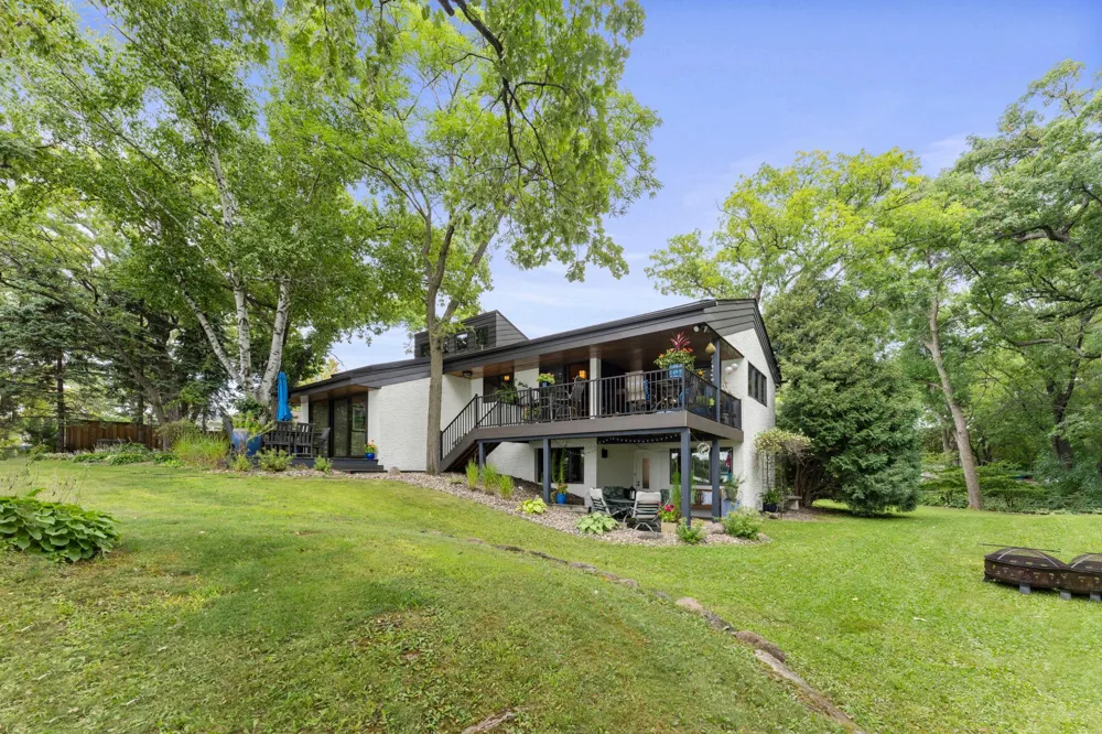 5605 Evergreen Lane Plymouth, MN 55442