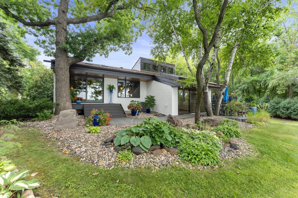 5605 Evergreen Lane Plymouth, MN 55442