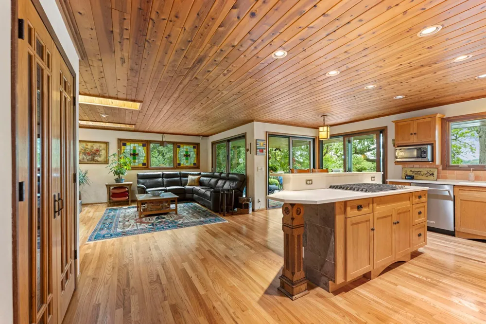 5605 Evergreen Lane Plymouth, MN 55442