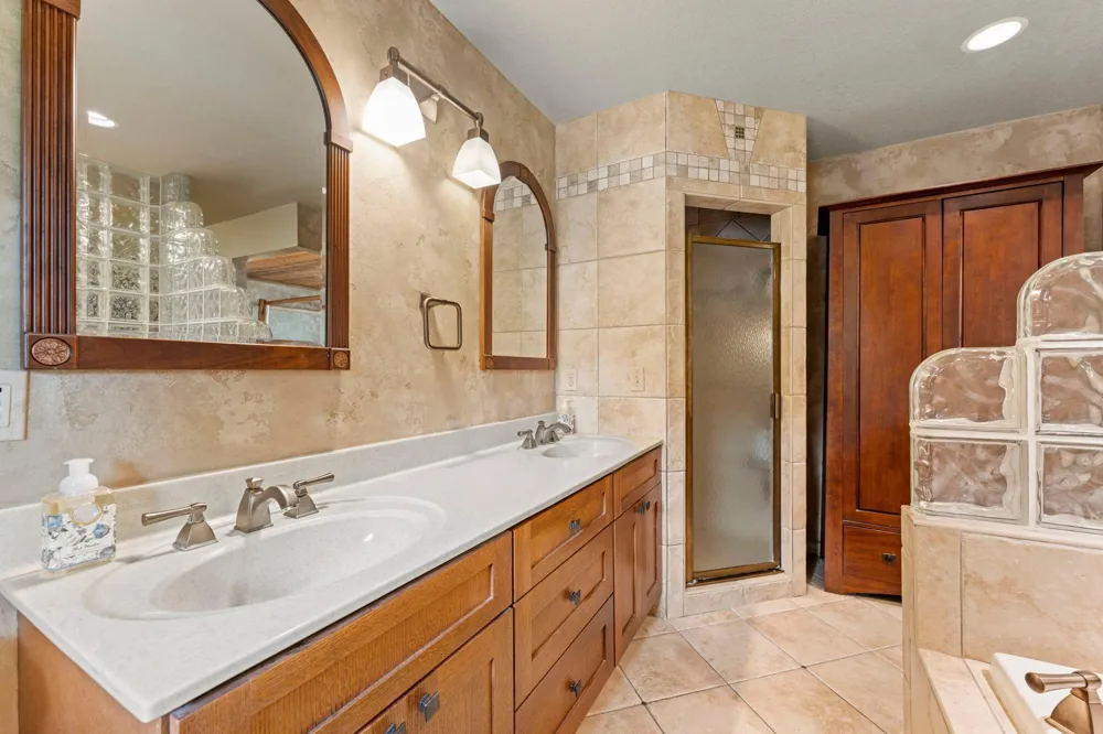 5605 Evergreen Lane Plymouth, MN 55442