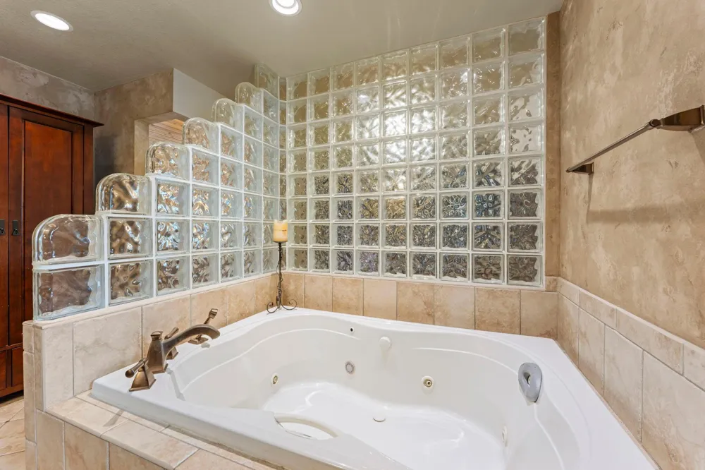 5605 Evergreen Lane Plymouth, MN 55442