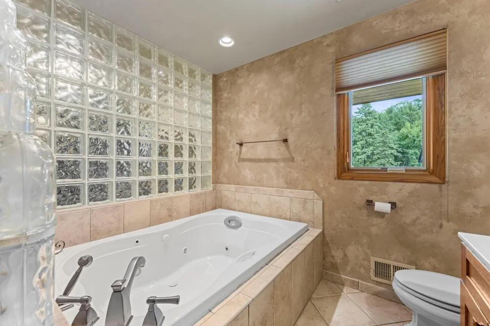 5605 Evergreen Lane Plymouth, MN 55442
