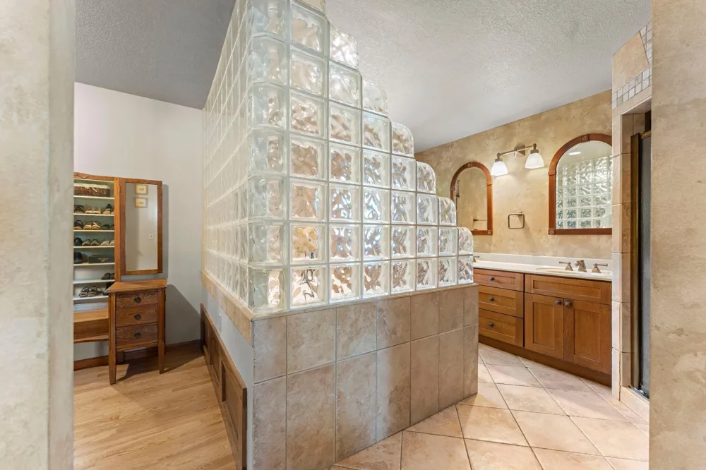 5605 Evergreen Lane Plymouth, MN 55442