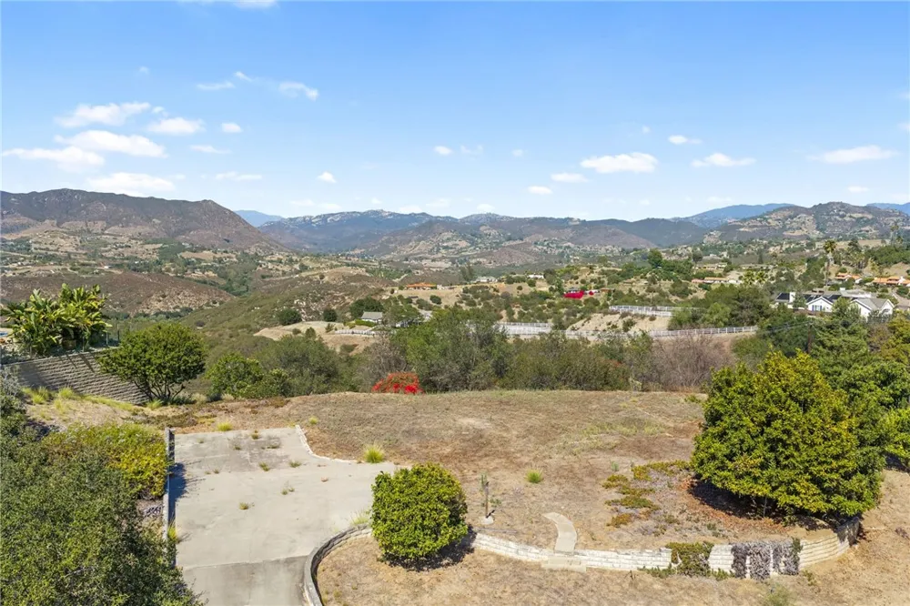 1645 Santa Margarita Fallbrook, CA 92028