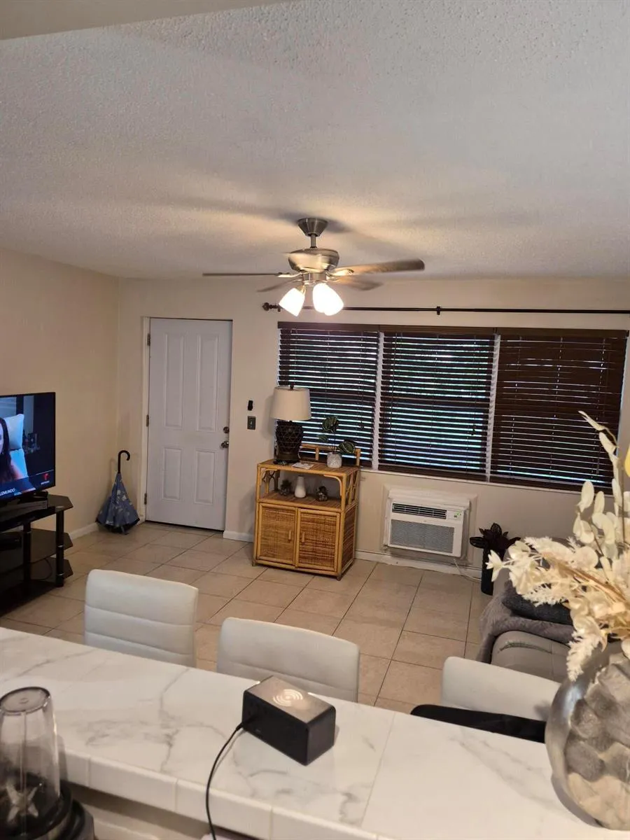 214 Cambridge #I West Palm Beach, FL 33417