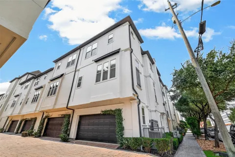 703 Live Oak Street