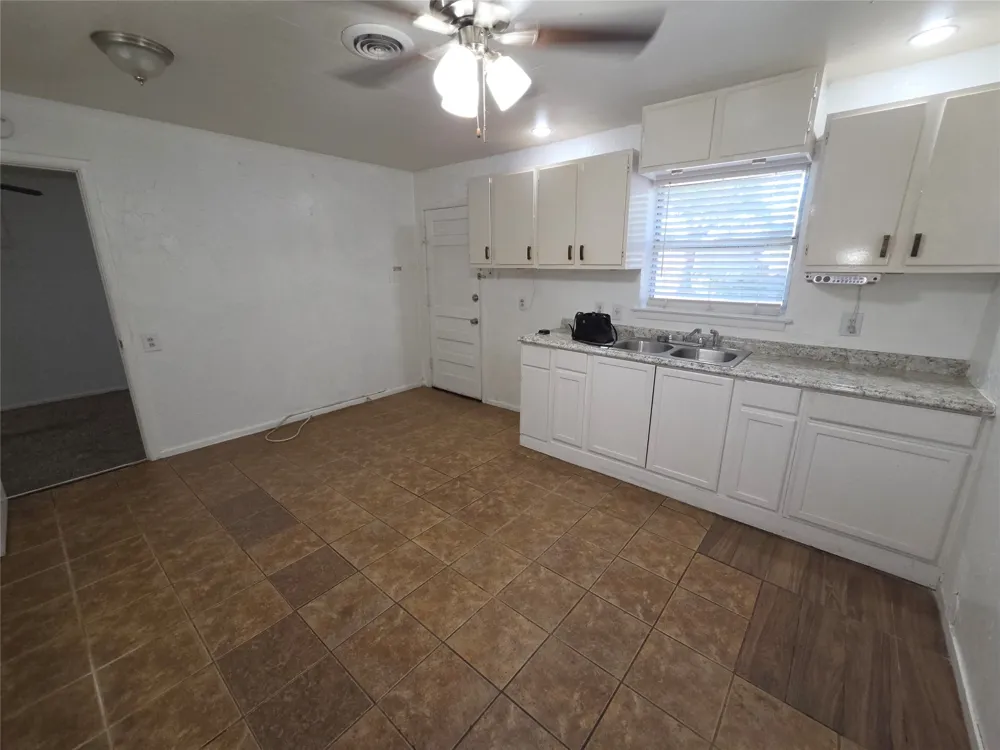 1017 E Spurgeon Street Fort Worth, TX 76115