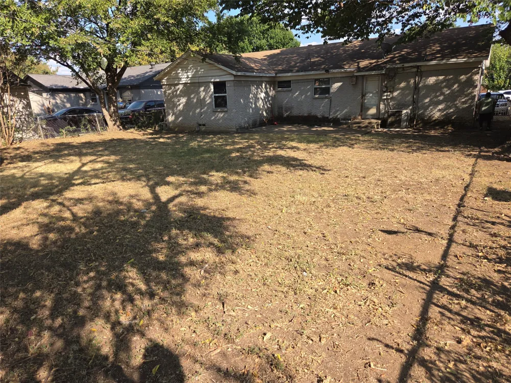 1017 E Spurgeon Street Fort Worth, TX 76115