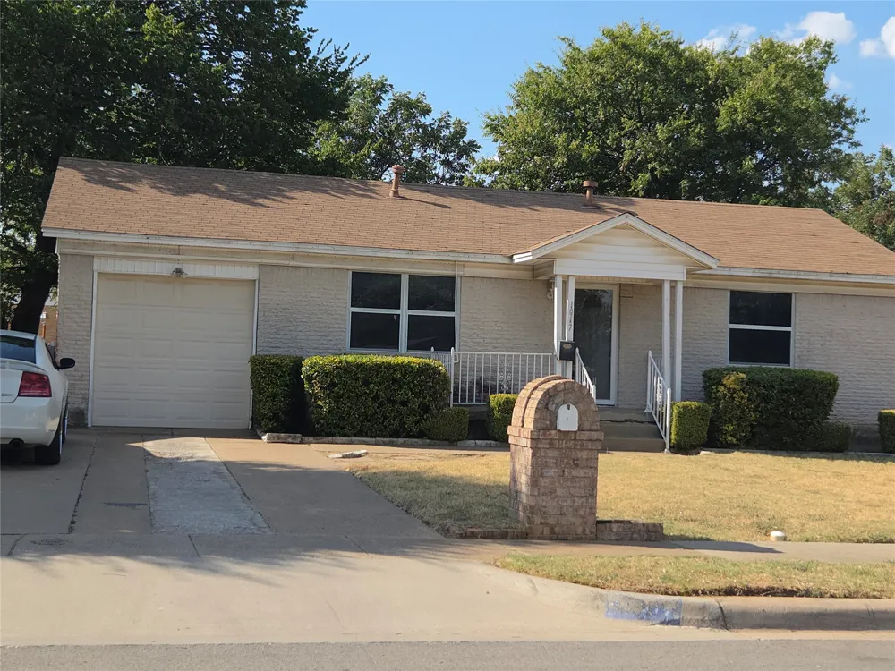 1017 E Spurgeon Street Fort Worth, TX 76115