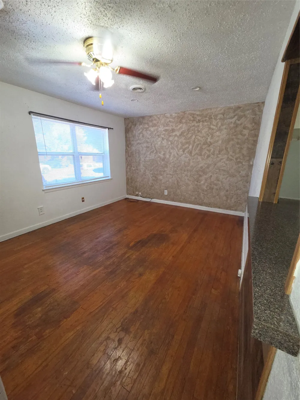1017 E Spurgeon Street Fort Worth, TX 76115