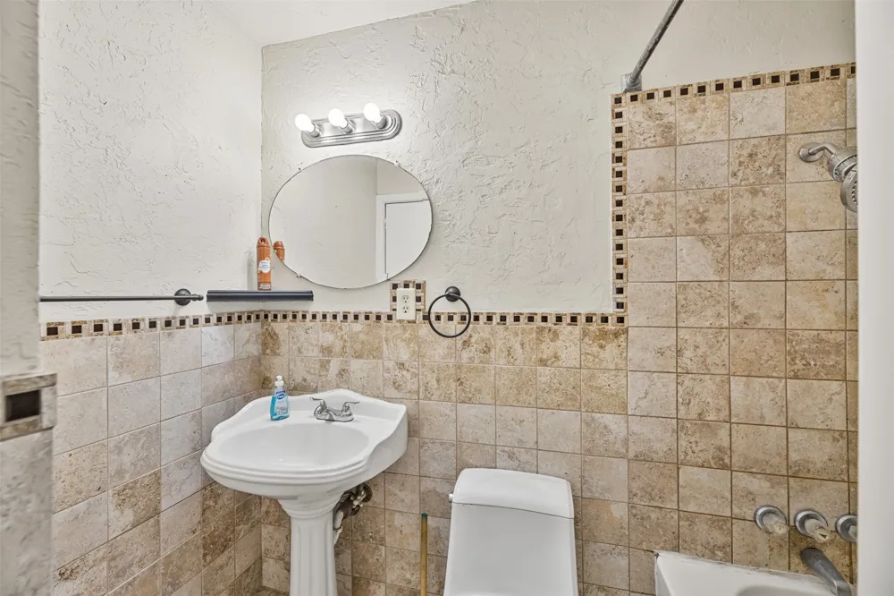 1017 E Spurgeon Street Fort Worth, TX 76115