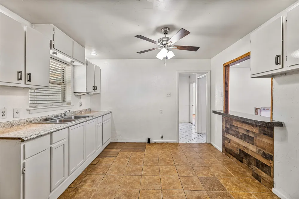 1017 E Spurgeon Street Fort Worth, TX 76115