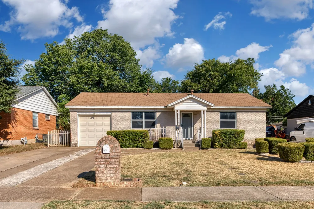 1017 E Spurgeon Street Fort Worth, TX 76115