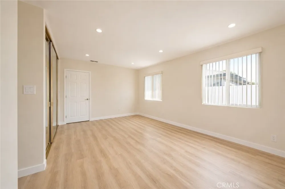 19930 Hatton Street Winnetka, CA 91306