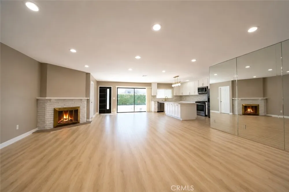 19930 Hatton Street Winnetka, CA 91306