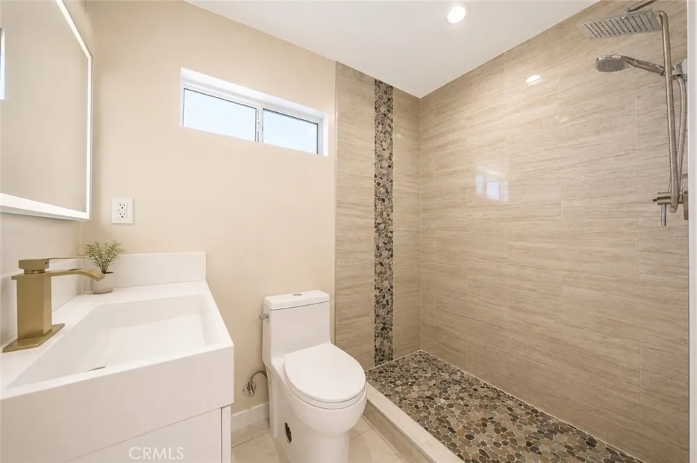 19930 Hatton Street Winnetka, CA 91306