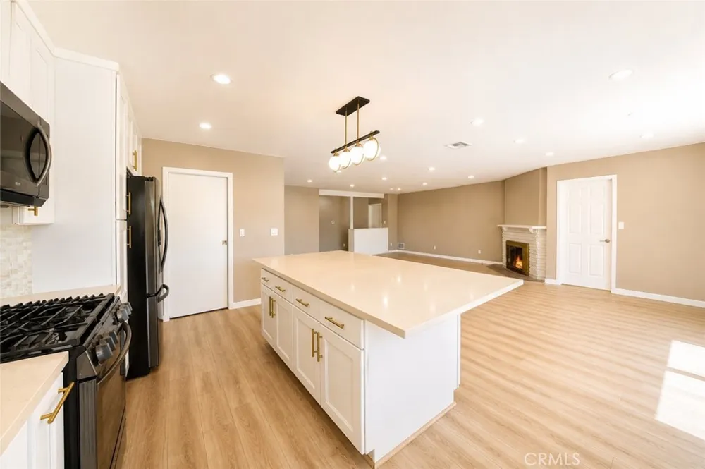 19930 Hatton Street Winnetka, CA 91306