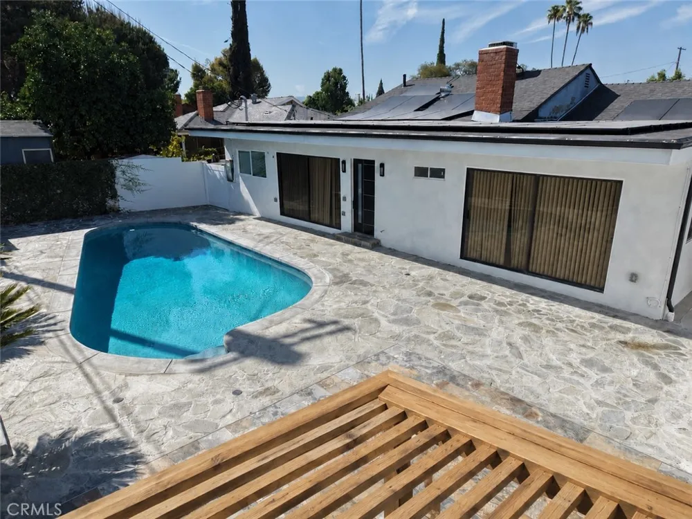 19930 Hatton Street Winnetka, CA 91306
