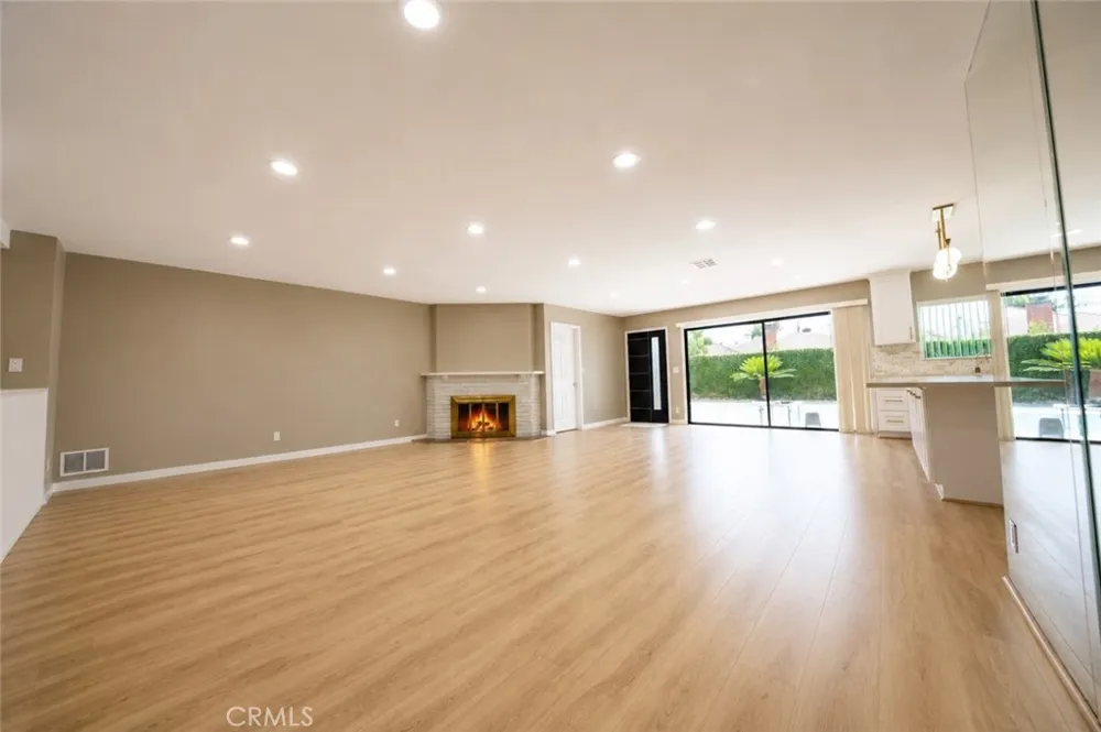 19930 Hatton Street Winnetka, CA 91306