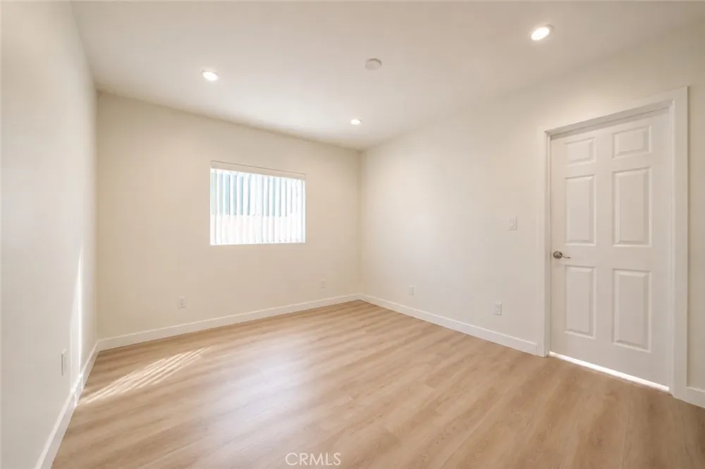 19930 Hatton Street Winnetka, CA 91306