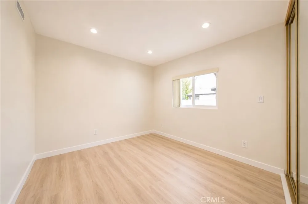 19930 Hatton Street Winnetka, CA 91306
