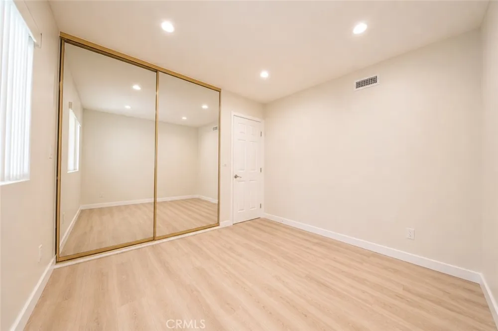 19930 Hatton Street Winnetka, CA 91306