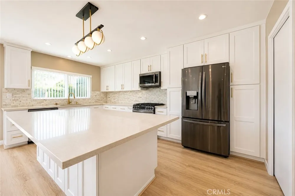 19930 Hatton Street Winnetka, CA 91306