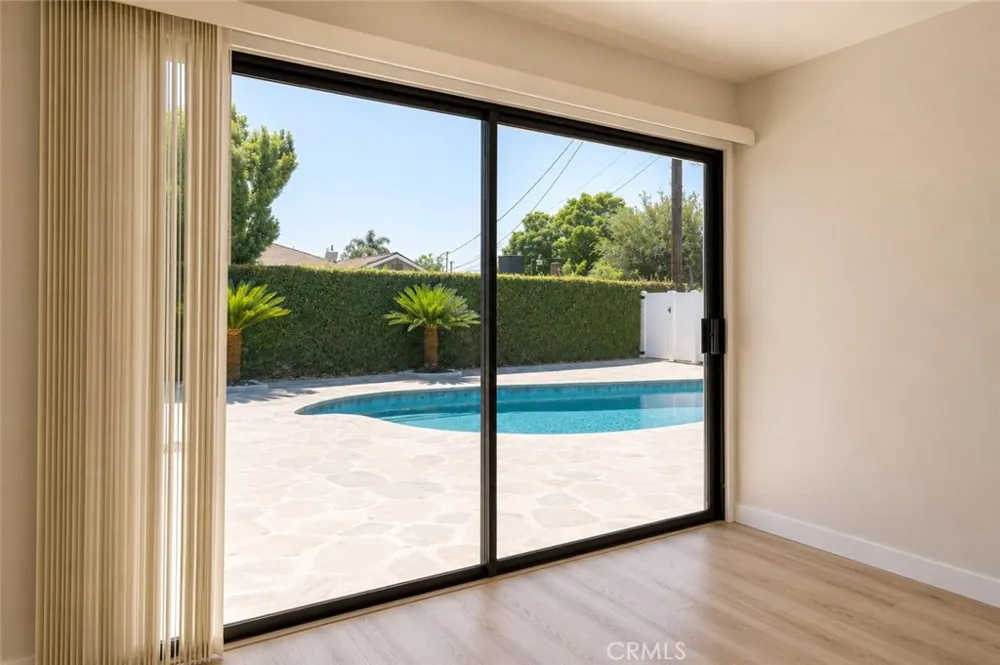 19930 Hatton Street Winnetka, CA 91306